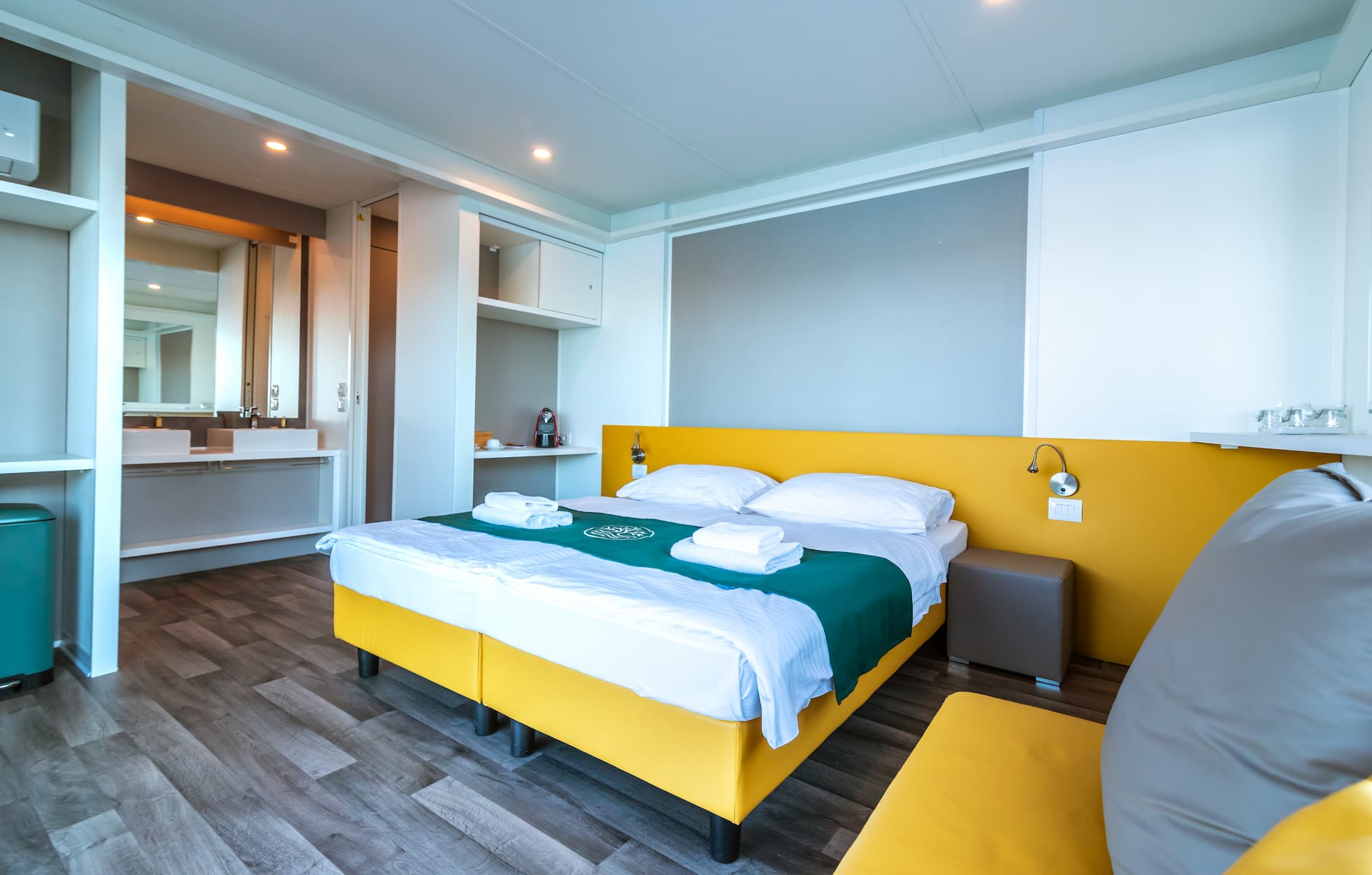 Luxury couple camping villa 01